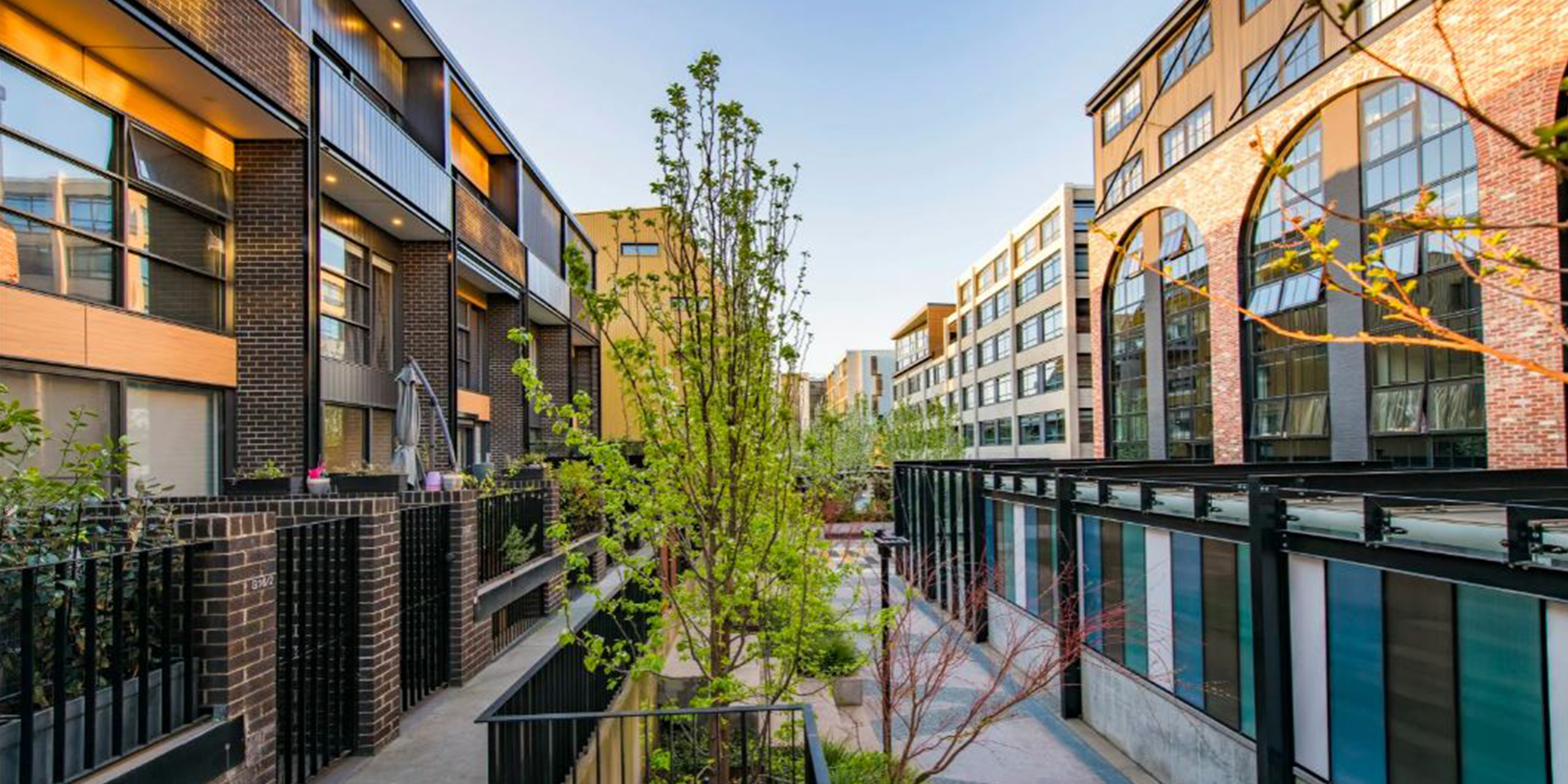 Kingsborough laneway_2560x1280